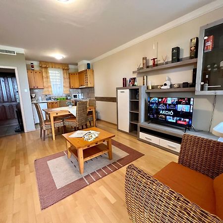 Luxus Golf Apartment Buk Ngoại thất bức ảnh