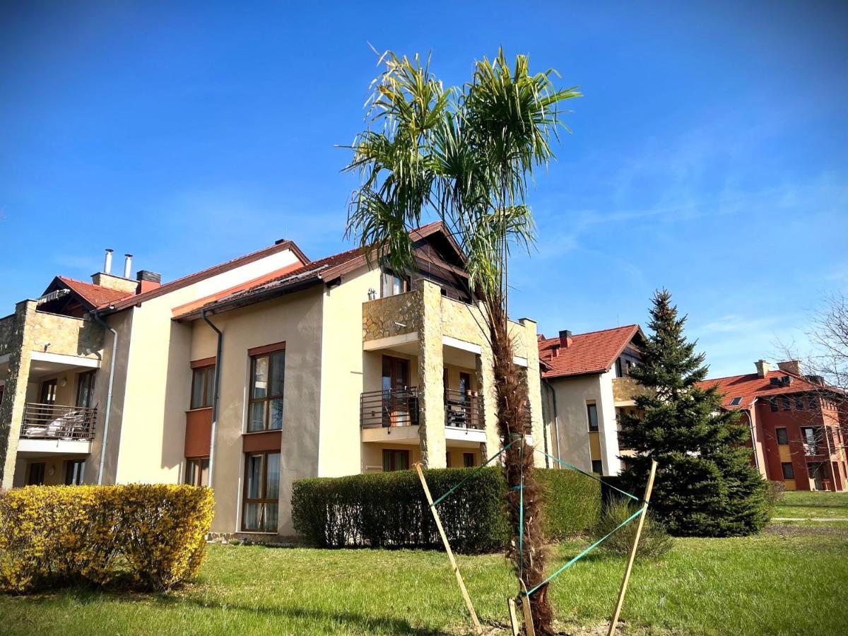 Luxus Golf Apartment Buk Ngoại thất bức ảnh