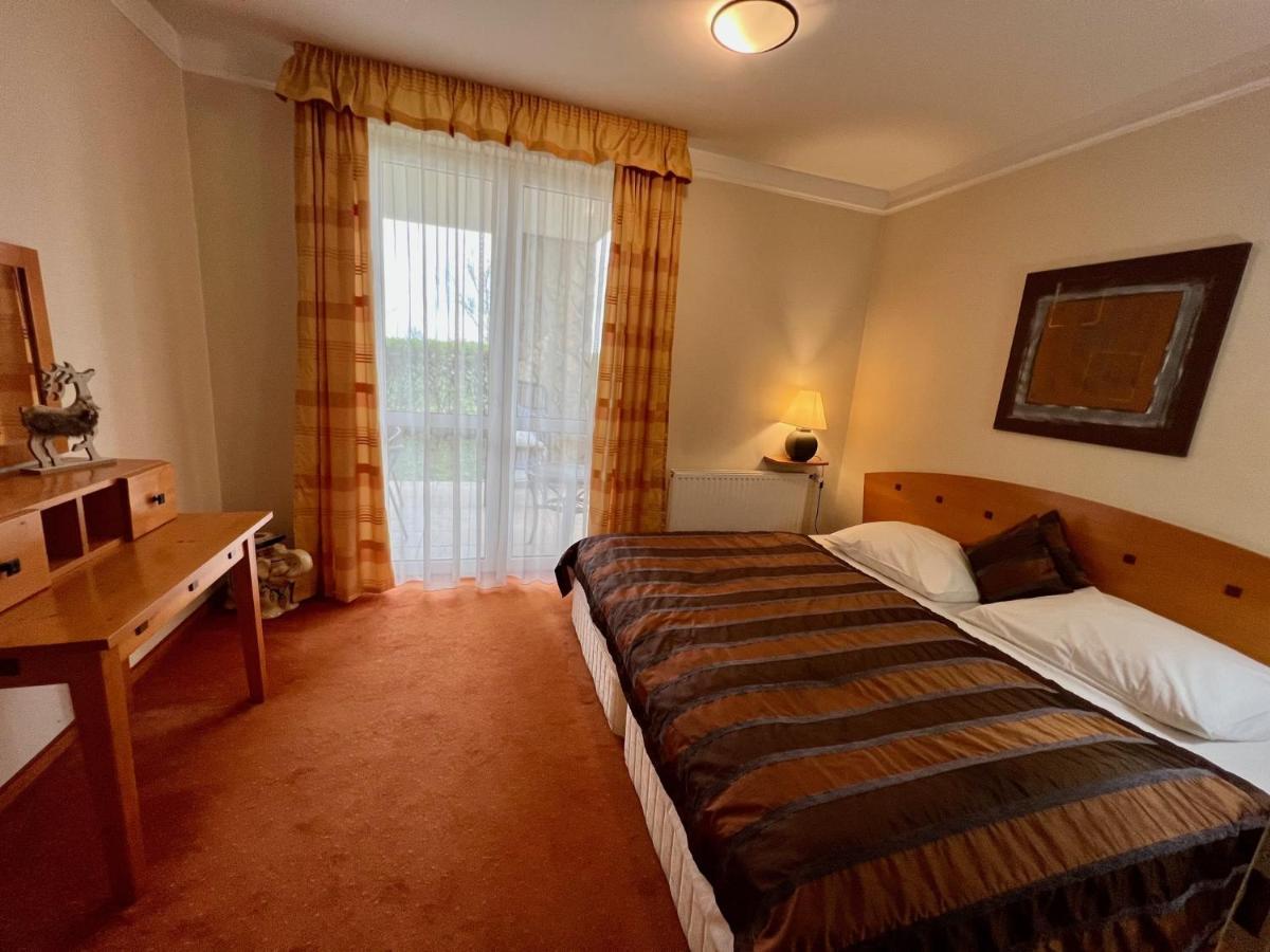 Luxus Golf Apartment Buk Ngoại thất bức ảnh