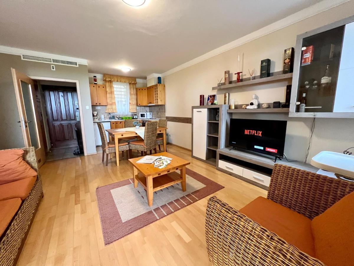 Luxus Golf Apartment Buk Ngoại thất bức ảnh