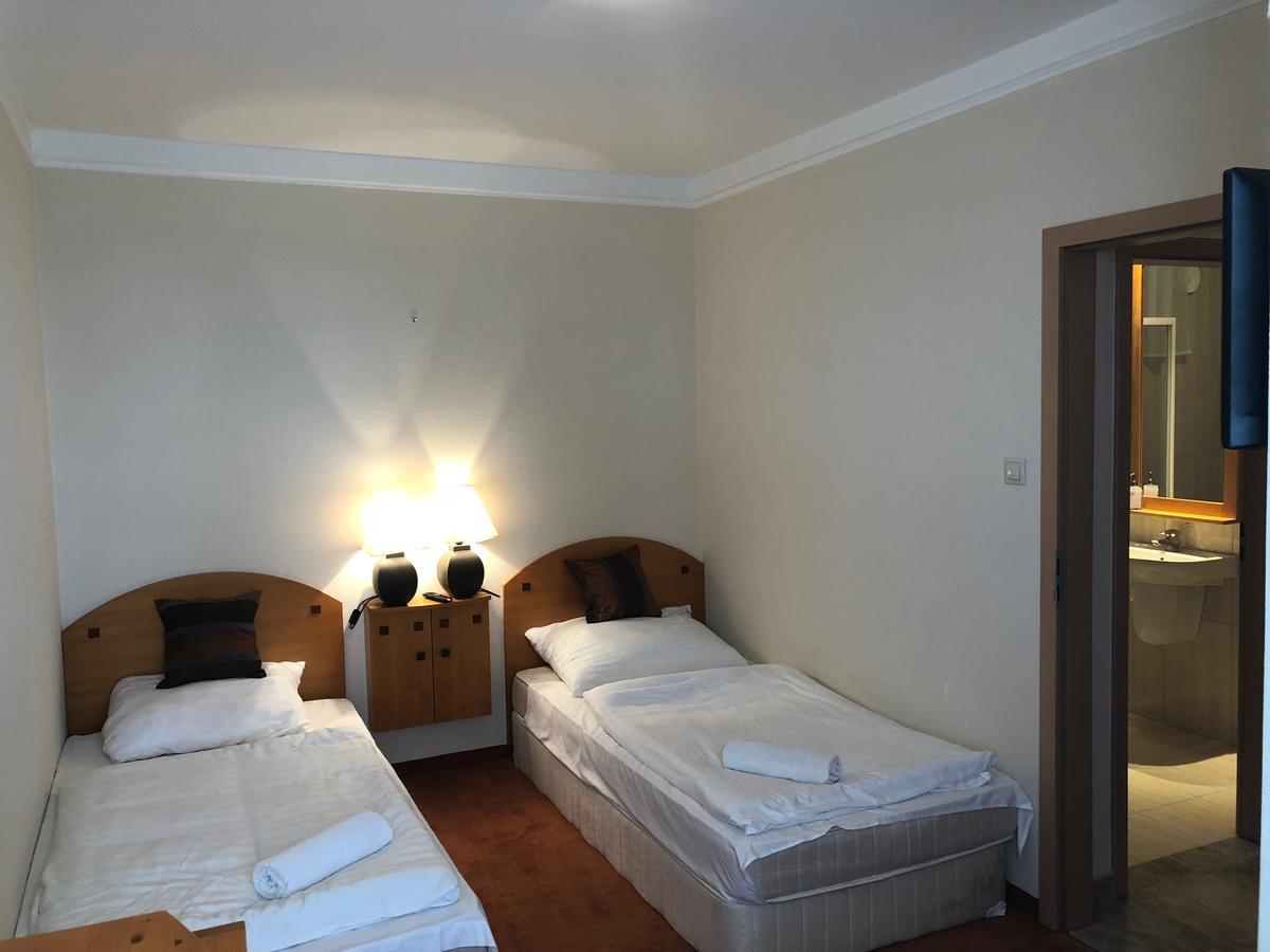 Luxus Golf Apartment Buk Ngoại thất bức ảnh