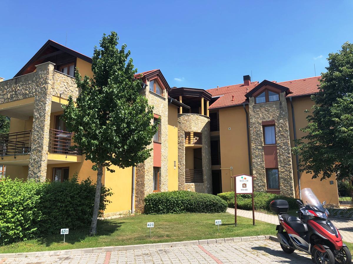 Luxus Golf Apartment Buk Ngoại thất bức ảnh